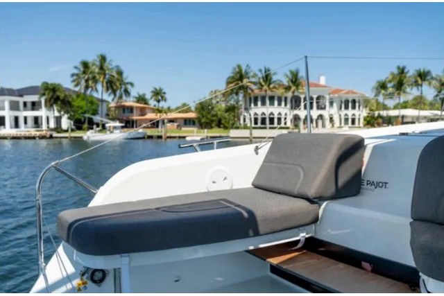 FP41 foredeck sun loungers